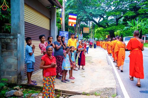 ภาพ No.140190:PhotoStory มหาศรัทธา ธรรมยาตราศรีลังกา EP.3  โครงการสยาม-ลังกา ธรรมยาตรา ฉลองเทศกาลวิสาขบูชาแห่งชาติ ศรีลังกา  บูชาธรรม 80 ปีหลวงพ่อธัมมชโย เส้นทางจาก เมืองดัมบูลลา ไปยัง เมืองมาตะเล  ตั้งแต่วันที่ 17-20 พฤษภาคม พ.ศ. 2567