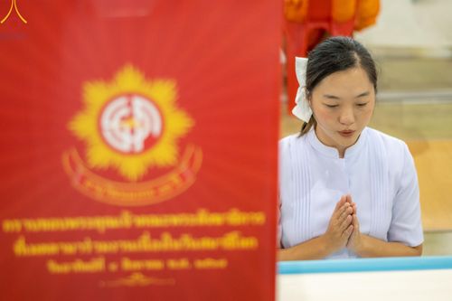 ภาพ No.147104:พิธีมุทิตาสักการะพระภิกษุ ผู้สอบได้เปรียญธรรม 9 ประโยคระดับโลกปีที่ 36, พิธีมอบโล่เกียรติยศและทุนการศึกษา สำนักเรียนบาลีดีเด่นทั่วประเทศ, พิธีถวายมหาสังฆทานคณะสงฆ์ 2,000 กว่าวัด ทั่วประเทศ ปีที่ 24, พิธีถวายไทยธรรมคณะสงฆ์ 323 วัด 4 จังหวัดชายแดนภาคใต้