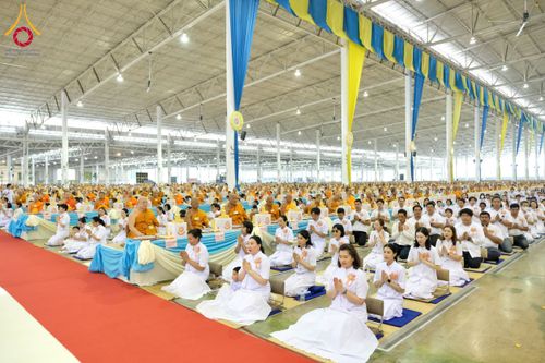 ภาพ No.59997:พิธีเจริญพระพุทธมนต์ "ฉลองอายุวัฒนมงคล 80 ปี หลวงพ่อธัมมชโย" พิธีถวายไทยธรรม คณะสงฆ์ 10,000 กว่าวัดทั่วประเทศ ในวันคุ้มครองโลก วันจันทร์ที่ 22 เมษายน พ.ศ. 2567 ณ สภาธรรมกายสากล วัดพระธรรมกาย จ.ปทุมธานี