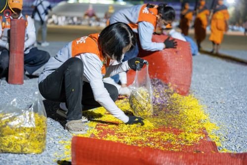 ภาพ No.108824:V.6 บุญเข้า การเตรียมงาน เก็บงาน การรับบุญของเจ้าหน้าที่หน่วยงานต่างๆ เพื่อโครงการธรรมยาตรา กตัญญูบูชามหาปูชนียาจารย์ พระมงคลเทพมุนี (สด จนฺทสโร) พระผู้ปราบมาร อนุสรณ์สถาน 7 แห่ง ปีที่ 12 ระหว่างวันที่ 2 - 31 มกราคม พ.ศ.2567