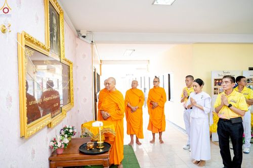 ภาพ No.242057:วันอาทิตย์ที่ 31 สิงหาคม พ.ศ. 2568 พิธีทำบุญแด่คณะสงฆ์ 122 รูป ฉลอง 121 ปี อำเภอคลองหลวง จ.ปทุมธานี เพื่อนำส่งช่วยเหลือคณะสงฆ์ 323 วัด 4 จังหวัดชายแดนภาคใต้ และช่วยเหลือประชาชนจากเหตุปะทะ แนวชายแดนไทย-กัมพูชา ณ บริเวณหน้าที่ว่าการอำเภอคลองหลวง 