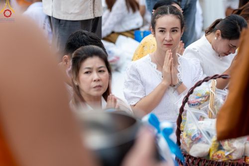 ภาพ No.126214:พิธีทำบุญเมืองนครราชสีมา ฉลอง 556 ปี ตักบาตรพระ 10,000 รูป ในวันเสาร์ที่ 2 มีนาคม พ.ศ.2567 ณ อนุสาวรีย์ท้าวสุรนารี จ.นครราชสีมา จัดโดย คณะสงฆ์จังหวัดนครราชสีมา ร่วมกับสำนักงานจังหวัดนครราชสีมา