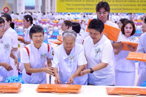 ภาพ No.215560:วันอาทิตย์ต้นเดือนที่ 6 เมษายน พ.ศ. 2568 ขบวนอัญเชิญผ้าป่าสมทบ มหาสังฆทาน 40,000 กว่าวัดทั่วประเทศ ณ สภาธรรมกายสากล วัดพระธรรมกาย