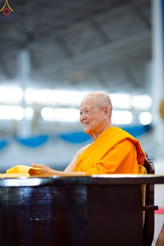 ภาพ No.87010:พิธีตักบาตร , พิธีบูชาข้าวพระ , พิธีจุดเทียนใจ ไฟนิรันดร์ อนันตชัย ในวันอาทิตย์ต้นเดือน 3 กันยายน พ.ศ. 2566 ณ วัดพระธรรมกาย