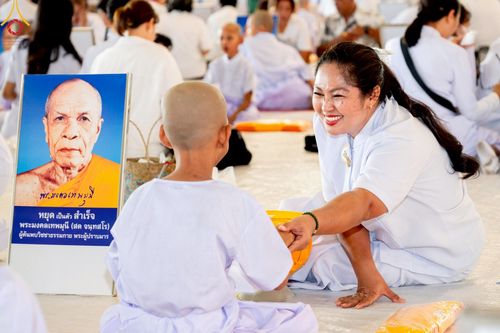 ภาพ No.215122:วันเสาร์ที่ 5 เมษายน พ.ศ. 2568 พิธีเวียนประทักษิณรอบพระมหาธรรมกายเจดีย์  พิธีวันทาเจดีย์ พิธีขอขมาและมอบผ้าไตร ในโครงการบรรพชาสามเณรฟื้นฟูพระพุทธศาสนาทั่วไทย , โครงการหน่อแก้วเปรียญธรรม รุ่นที่ 13 ,  โครงการสามเณรยุวธรรมทายาท รุ่นที่ 33 , โครงการสามเณรมั