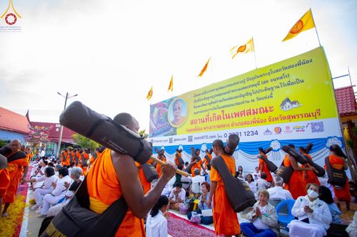 ภาพ No.193429:พิธีต้อนรับพระธรรมยาตรา ณ อนุสรณ์สถาน สถานที่เกิดในเพศสมณะ วัดสองพี่น้อง อำเภอสองพี่น้อง จังหวัดสุพรรณบุรี ในโครงการธรรมยาตรา กตัญญูบูชา มหาปูชนียาจารย์ พระมงคลเทพมุนี(สด จนฺทสโร) พระผู้ปราบมาร อนุสรณ์สถาน 7 แห่ง ปีที่ 13 วันที่ 11 มกราคม พ.ศ. 2568
