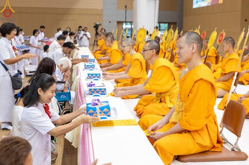 ภาพ No.153367:พิธีมุทิตาสักการะ พระภิกษุ-สามเณร ผู้สอบไล่ได้เปรียญธรรม ประโยค 1-2 ถึงประโยค ป.ธ.9 และบาลีศึกษา ประโยค1-2 ถึง บ.ศ.9 , พิธีมอบดวงแก้วสามเณรผู้ทรงบาลีไวยากรณ์ วัดพระธรรมกาย และ ศูนย์ส่งเสริมศีลธรรมในประเทศและต่างประเทศ วันอาทิตย์ที่ 8 กันยายน พ.ศ.2567