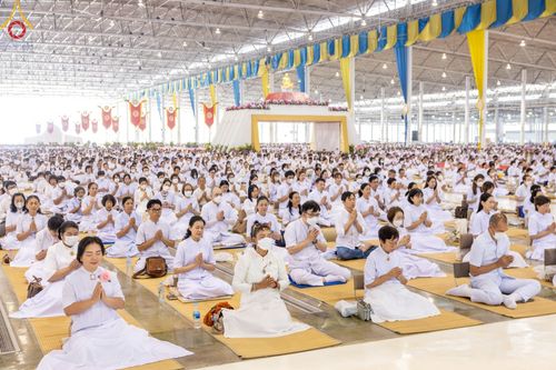 ภาพ No.206026:พิธีตักบาตร และ พิธีบูชาข้าวพระ ในวันอาทิตย์ต้นเดือน 2 กุมภาพันธ์ พ.ศ. 2568 ณ สภาธรรมกายสากล วัดพระธรรมกาย