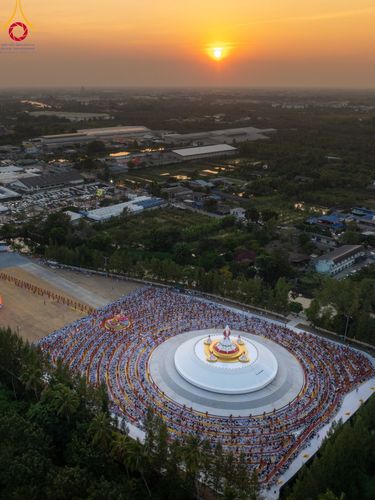 ภาพ No.108032:พิธีต้อนรับพระธรรมยาตรา ในโครงการธรรมยาตรากตัญญูบูชา มหาปูชนียาจารย์ พระมงคลเทพมุนี(สด จนฺทสโร) พระผู้ปราบมาร อนุสรณ์สถาน 7 แห่ง ปีที่ 12 วันที่ 7 มกราคม พ.ศ. 2567 ณ อนุสรณ์สถานคลองบางนางแท่น  อ.สามพราน จ.นครปฐม