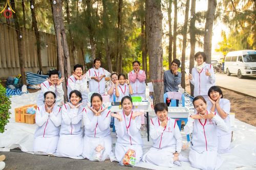 ภาพ No.198893:V.50 สารพัดV สารพัดดี ที่ธรรมยาตรา ในโครงการธรรมยาตรา กตัญญูบูชา มหาปูชนียาจารย์ พระมงคลเทพมุนี(สด จนฺทสโร) พระผู้ปราบมาร อนุสรณ์สถาน 7 แห่ง ปีที่ 13 ระหว่างวันที่ 2-31 มกราคม พ.ศ. 2568