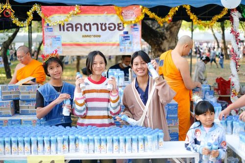 ภาพ No.194036:วัดพระธรรมกาย จัดงานวันเด็กแห่งชาติ ประจำปี พ.ศ.2568 ออกร้านอาหาร 200 ร้าน มอบของขวัญหลายหมื่นชิ้น วันที่ 12 มกราคม พ.ศ. 2568 วัดพระธรรมกาย อ.คลองหลวง จ.ปทุมธานี