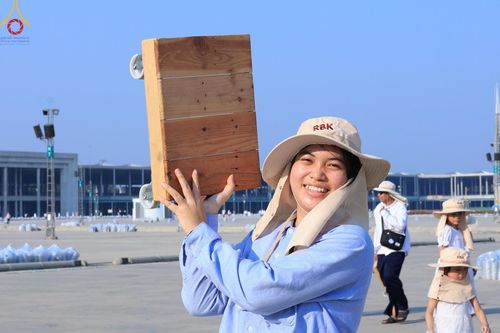 ภาพ No.61002:V.37 ยิ่งกว่าดี เพื่อ 80 ปีของพ่อ ภาพการเตรียมงานของหน่วยงานต่างๆ เพื่อพิธีฉลองอายุวัฒนมงคล 80 ปี หลวงพ่อธัมมชโย และรับถวายมหาสังฆทาน 10,000 กว่าวัดทั่วประเทศ ในวันคุ้มครองโลก วันจันทร์ที่ 22 เมษายน พ.ศ. 2567