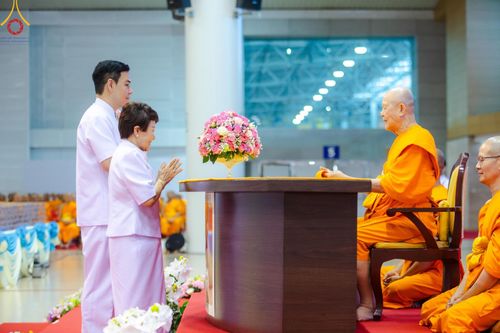 ภาพ No.167873:พิธีทอดกฐิน และ พิธีกรานกฐิน ในวันอาทิตย์ที่ 3 พฤศจิกายน พ.ศ. 2567 ณ วัดพระธรรมกาย จ.ปทุมธานี