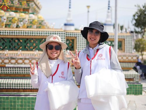 ภาพ No.204189:V.52 สารพัดV สารพัดดี ที่วัดสองพี่น้อง ในโครงการธรรมยาตรา กตัญญูบูชา มหาปูชนียาจารย์ พระมงคลเทพมุนี(สด จนฺทสโร) พระผู้ปราบมาร อนุสรณ์สถาน 7 แห่ง ปีที่ 13 ระหว่างวันที่ 2-31 มกราคม พ.ศ. 2568