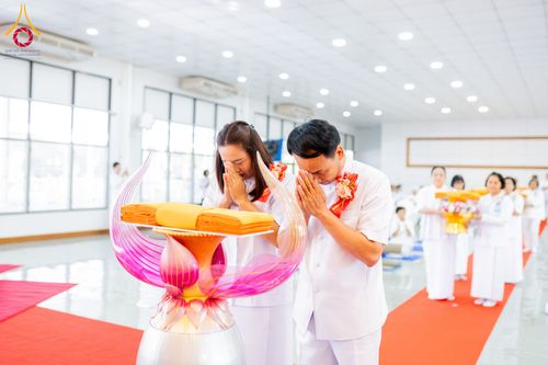 ภาพ No.278405:วันพุธที่ 10 ธันวาคม พ.ศ.2568  พิธีทอดผ้าป่าเพื่อสนับสนุนโครงการตักบาตรพระ 10,000 รูป เมืองกาญจนบุรี ณ อาคารปลูกศรัทธา วัดพระธรรมกาย