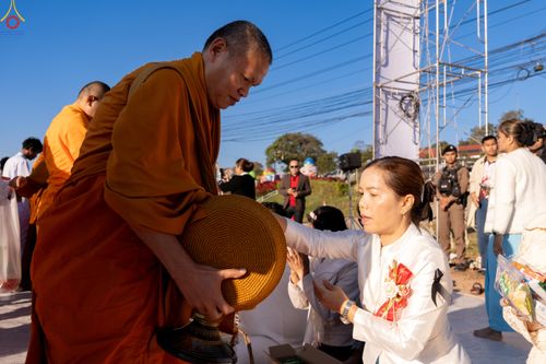 ภาพ No.281436:วันเสาร์ที่ 27 ธันวาคม พ.ศ.2568 พิธีตักบาตรพระ ๑,๐๐๐ รูป   เพื่อความเป็นสิริมงคลแก่ชีวิตและแผ่นดินไทย  มหากุศลครั้งยิ่งใหญ่แห่งปี ส่งท้ายปีเก่า ต้อนรับปีใหม่  ณ ถนนหน้าที่ว่าการอำเภอภูเรือ จังหวัดเลย