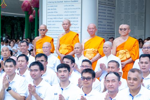 ภาพ No.330284:วันที่ 30 พฤษภาคม พ.ศ.2569 พิธีตัดปอยผมและปลงผม อุบาสกอุปสมบทอุทิศชีวิต 11 ท่าน ณ โบสถ์พระไตรปิฎก วัดพระธรรมกาย จังหวัดปทุมธานี