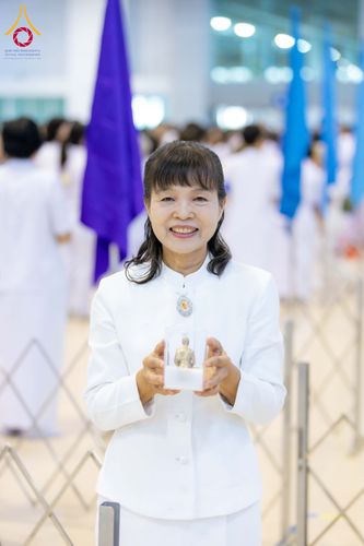ภาพ No.338111:วันอาทิตย์ต้นเดือน 5 กรกฎาคม พ.ศ.2569 สัมมนาพิเศษ พิธีมอบพระของขวัญ ณ ห้องแก้วสารพัด1 วัดพระธรรมกาย