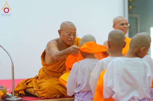 ภาพ No.319895:วันเสาร์ที่ 4 เมษายน พ.ศ.2569 พิธีตัดปอยผมและปลงผม พิธีขอขมาผู้ปกครองและมอบผ้าไตร พิธีบรรพชาและถวายบาตร ณ ศูนย์ปฏิบัติธรรมและศูนย์อบรมเยาวชนเพชรบุรี  ต.ท่าแลง อ.ท่ายาง จ.เพชรบุรี