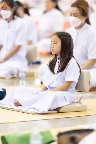 ภาพ No.105487:พิธีปฏิบัติธรรมและพิธีบูชาข้าวพระ ในวันจันทร์ที่ 1 มกราคม พ.ศ. 2567 ณ สภาธรรมกายสากล วัดพระธรรมกาย