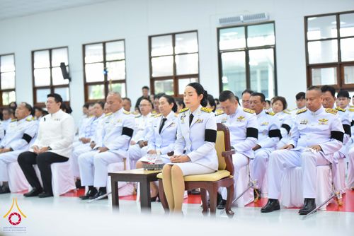 ภาพ No.344238:วันที่ 12 สิงหาคม พ.ศ. 2569  พสกนิกรชาวอำเภอคลองหลวง พร้อมใจร่วมพิธีสวดพระพุทธมนต์และทำบุญตักบาตรถวายพระราชกุศล เนื่องในวันคล้ายวันพระราชสมภพ สมเด็จพระบรมราชชนนีพันปีหลวง และวันแม่แห่งชาติ 12 สิงหาคม 2569
