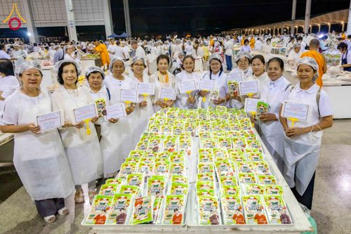 ภาพ No.305469:วันที่ 29 มกราคม พ.ศ. 2569 พิธีถวายภัตตาหารเป็นสังฆทาน แด่พระธรรมยาตรา ณ วัดพระธรรมกาย  จังหวัดปทุมธานี ในโครงการธรรมยาตรา กตัญญูบูชา มหาปูชนียาจารย์ พระมงคลเทพมุนี(สด จนฺทสโร) พระผู้ปราบมาร อนุสรณ์สถาน 7 แห่ง ปีที่ 14