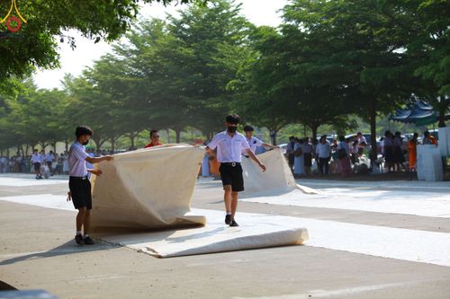 ภาพ No.81374:พิธีตักบาตรพระ ๑,๐๒๘ รูป ถวายเป็นพุทธบูชา เนื่องในสัปดาห์วิสาขบูชาโลก  ช่วยคณะสงฆ์ ๓๒๓ วัด ๔ จังหวัดชายแดนใต้ วันอาทิตย์ที่ ๒๘ พฤษภาคม พ.ศ.๒๕๖๖ ณ ศูนย์ปฎิบัติธรรมดอยหล่อ อำเภอดอยหล่อ จังหวัดเชียงใหม่