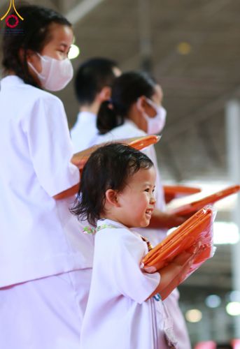 ภาพ No.86358:วันธรรมชัย ปีที่ 55 พิธีทอดผ้าป่ากฐินสมทบครั้งที่1, พิธีเจริญพุทธมนต์ ลูกนิมิตมหาสมบัติฯ พิธีจุดประทีป,พิธีฉลองชัยสวดมนต์บทธัมมจักกัปปวัตนสูตร วันอาทิตย์ที่ 27 สิงหาคม พ.ศ.2566 ณ สภาธรรมกายสากล / มหารัตนวิหารคด วัดพระธรรมกาย