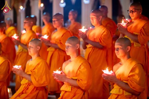 ภาพ No.297452:วันที่ 16 มกราคม พ.ศ. 2569 พิธีลอยประทีปธรรมถวายเป็นพุทธบูชา และบูชาธรรมมหาปูชนียาจารย์  ณ วัดโบสถ์บน ต.บางคูเวียง จ.นนทบุรี อนุสรณ์สถานลำดับที่ 4 สถานที่เกิดด้วยกายธรรม ในโครงการธรรมยาตรา กตัญญูบูชา มหาปูชนียาจารย์ พระมงคลเทพมุนี(สด จนฺทสโร) พระผู้ปราบม