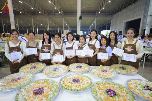 ภาพ No.303779:วันที่ 28 มกราคม พ.ศ. 2569 พิธีถวายภัตตาหารเป็นสังฆทาน แด่พระธรรมยาตรา ณ วัดพระธรรมกาย  จังหวัดปทุมธานี ในโครงการธรรมยาตรา กตัญญูบูชา มหาปูชนียาจารย์ พระมงคลเทพมุนี(สด จนฺทสโร) พระผู้ปราบมาร อนุสรณ์สถาน 7 แห่ง ปีที่ 14