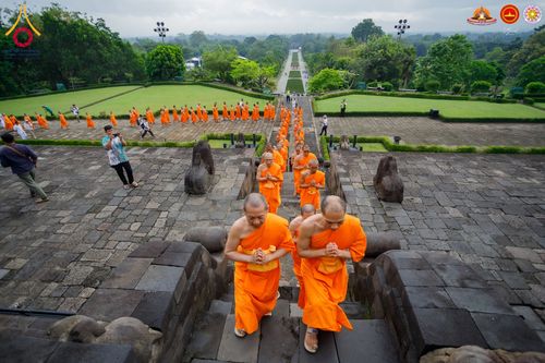 ภาพ No.280079:วันที่ 31 ธันวาคม พ.ศ. 2568 เดินธรรมยาตราที่บรมพุทธโธ อินโดนีเซีย