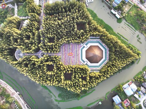 ภาพ No.287534:วันที่ 3 มกราคม พ.ศ. 2569 พิธีต้อนรับพระธรรมยาตรา ในโครงการธรรมยาตรา กตัญญูบูชา มหาปูชนียาจารย์ พระมงคลเทพมุนี(สด จนฺทสโร) พระผู้ปราบมาร อนุสรณ์สถาน 7 แห่ง ปีที่ 14 ณ อนุสรณ์สถานมหาวิหารพระมงคลเทพมุนี (โลตัสแลนด์) อ.สองพี่น้อง จ.สุพรรณบุรี