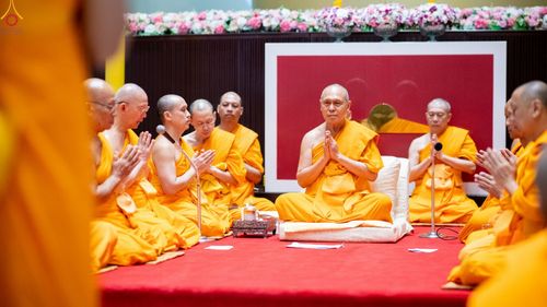 ภาพ No.350920:วันที่ 19 กันยายน พ.ศ.2569 พิธีบรรพชาอุปสมบท โครงการอุปสมบทหมู่บูชาธรรม ครบรอบ 109 ปี วันครูผู้ค้นพบวิชชาธรรมกาย ณ โบสถ์พระไตรปิฏก วัดพระธรรมกาย