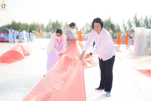 ภาพ No.306722:ภาพเบื้องหลังอาสาสมัครรวมใจ ชุดที่ 5 ในโครงการธรรมยาตรา กตัญญูบูชา มหาปูชนียาจารย์ พระมงคลเทพมุนี(สด จนฺทสโร) พระผู้ปราบมาร อนุสรณ์สถาน 7 แห่ง ปีที่ 14