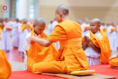 ภาพ No.319531:วันเสาร์ที่ 4 เมษายน พ.ศ.2569 พิธีขอขมา มอบผ้าไตร และถวายบาตรแด่นาคธรรมทายาท ในโครงการบรรพชาสามเณรฟื้นฟูพระพุทธศาสนาทั่วไทย โครงการหน่อแก้วเปรียญธรรม รุ่นที่ 14 โครงการสามเณรยุวธรรมทายาท รุ่นที่ 34 โครงการสามเณรมัชฌิมธรรมทายาท รุ่นที่ 30 ณ สภาธรรมกายสากล