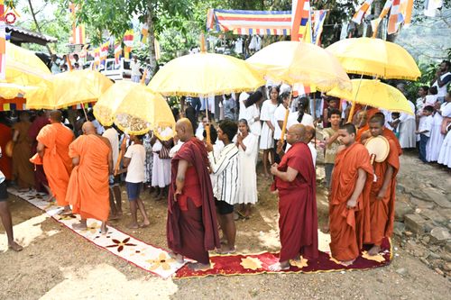 ภาพ No.278814:วันที่ 1 พฤศจิกายน  2568  กฐินสมทบวัดต่างประเทศ โดยคณะศิษยานุศิษย์ บูชาธรรม 81 ปี หลวงพ่อธัมมชโย ณ วัดธรรมรักษิตาราม ประเทศศรีลังกา