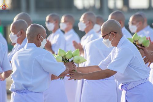 ภาพ No.82668:พิธีเวียนประทักษิณ, พิธีวันทาเจดีย์ ณ มหาธรรมกายเจดีย์  พิธีบรรพชาหมู่พระพี่เลี้ยงเข้าพรรษา, ธรรมทายาทอุดมศึกษา รุ่นที่ 50(ภาคฤดูฝน) และธรรมทายาทพุทธศาสตร์สากล รุ่นที่ 7 (ภาคฤดูฝน) วันเสาร์ที่ 17 มิถุนายน พ.ศ. 2566 ณ  โบสถ์พระไตรปิฎก วัดพระธรรมกาย จ.ปทุม