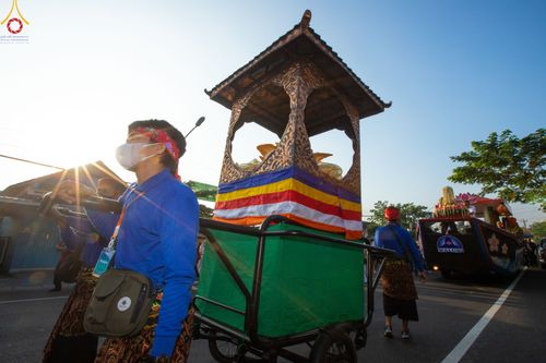 ภาพ No.81972:พิธีจุดวิสาขประทีป 22,000 ดวงและโคมลอย 3,000 ดวง ( Festival  lampion Vesak Indonesia) ณ มหาเจดียบรมพุทโธ อินโดนีเซีย  วันอาทิตย์ที่ 4 มิ.ย. พ.ศ.2566