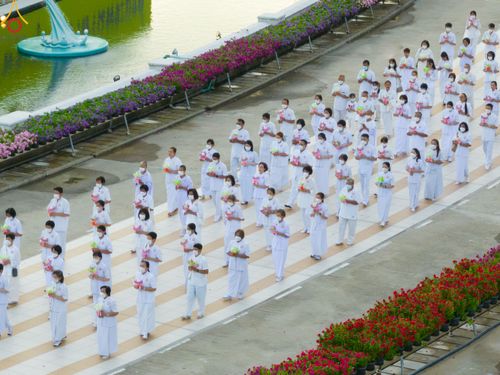 ภาพ No.84080:พิธีเวียนประทักษิณ พิธีวันทาเจดีย์ พิธีขอขมา และมอบผ้าไตร  ในโครงการบรรพชาอุปสมบทหมู่ธรรมทายาทรุ่นเข้าพรรษา และโครงการบรรพชาสามเณรโรงเรียนนานาชาติ รุ่นที่12 ในวันเสาร์ที่ 22 กรกฎาคม พ.ศ. 2566