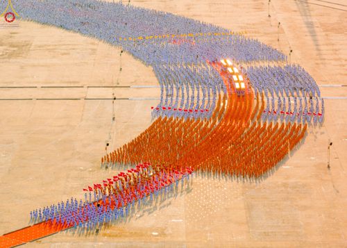 ภาพ No.79107:พิธีอัญเชิญองค์พระบรมพุทธเจ้า 24 องค์ เวียนประทักษิณรอบพระมหาธรรมกายเจดีย์ ณ วัดพระธรรมกาย  วันที่ 2 เมษายน พ.ศ. 2566