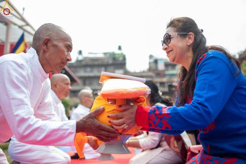 ภาพ No.77617:พิธีตัดปอยผมและปลงผมนาคธรรมทายาท ในโครงการบรรพชาสามเณรหมู่ ประเทศเนปาล วันที่ 11 มีนาคม พ.ศ.2566