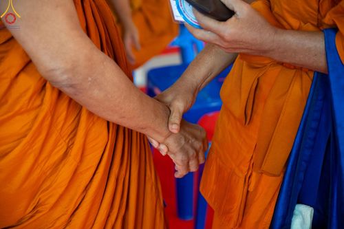 ภาพ No.137667:พิธีตักบาตร พิธีถวายสังฆทานแด่คณะสงฆ์ 323 วัด พิธีทำบุญอุทิศส่วนกุศลแด่ผู้วายชนม์ ในเหตุการณ์ความไม่สงบ 4 จังหวัดชายแดนภาคใต้ ปีที่ 20 ครั้งที่ 169 และพิธีมอบกองทุนหนุนแรงใจช่วยครูใต้ ปีที่ 17 ครั้งที่ 134 วันที่ 25 พฤษภาคม พ.ศ.2567 อ.ตากใบ จ.นราธิวาส