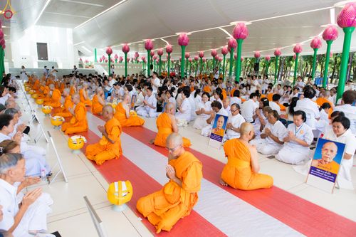 ภาพ No.335357:วันเสาร์ที่ 13 มิถุนายน พ.ศ.2569 พิธีขอบรรพชา , พิธีขอสรณคมน์และศีล , พิธีถวายบาตร , พิธีอุปสมบท โครงการอุปสมบทหมู่ผู้บริหาร รุ่นที่ 16 , โครงการอุปสมบทหมู่ธรรมทายาท  ระดับอุดมศึกษา รุ่นที่ 53 (ภาคฤดูฝน) ณ โบสถ์พระไตรปิฏก วัดพระธรรมกาย