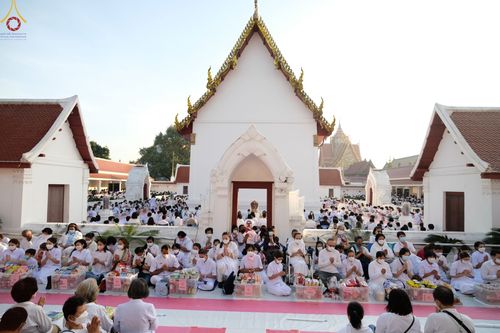 ภาพ No.73573:พิธีตักบาตรพระธรรมยาตราฯ ในโครงการธรรมยาตรากตัญญูบูชา มหาปูชนียาจารย์ พระมงคลเทพมุนี(สด จนฺทสโร) พระผู้ปราบมาร ปีที่ 11 ณ อนุสรณ์สถานลำดับที่ 4 สถานที่เกิดด้วยกายธรรม วัดโบสถ์ (บน) บางคูเวียง อ.บางกรวย จ.นนทบุรี วันที่ 22 มกราคม พ.ศ. 2566