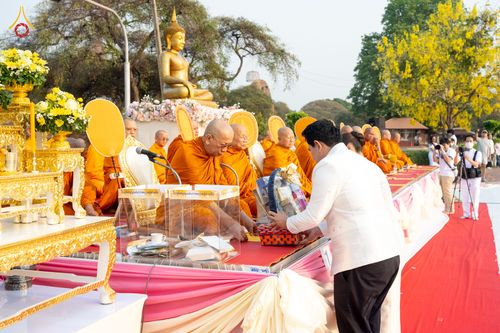 ภาพ No.318048:วันเสาร์ที่ 4 เมษายน พ.ศ. 2569 งานทำบุญเมืองใจกลางอยุธยา  ตักบาตรพระ 1,109 รูป ณ ถนนชีกุน หน้าวัดมหาธาตุ และวัดราชบูรณะ