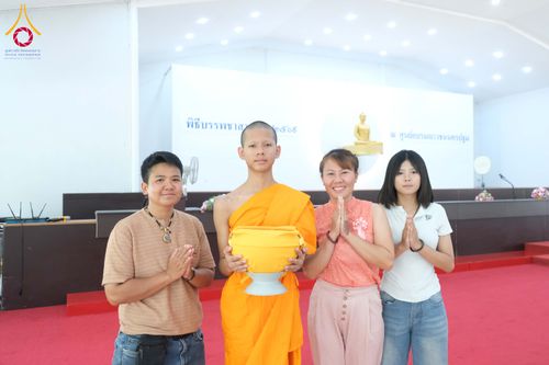 ภาพ No.319687:วันเสาร์ที่ 4 เมษายน พ.ศ.2569 พิธีขอขมา มอบผ้าไตร บรรพชาสามเณร ศูนย์อบรมเยาวชนนครปฐม