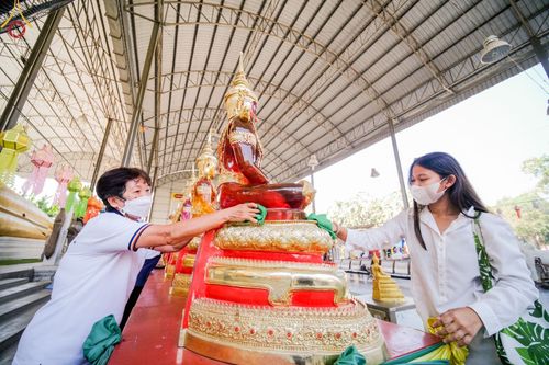 ภาพ No.71691:พระธรรมยาตรา ปฏิบัติศาสนกิจ ทำนุบำรุงศาสนสถาน, สวดธรรมจักร ,ปฏิบัติธรรม ร่วมกับชุมชน,นักเรียนเด็กดีวีสตาร์ และร่วมพิธีทอดผ้าป่าบำรุงศาสนสถาน ในโครงการธรรมยาตรากตัญญูบูชา มหาปูชนียาจารย์ พระมงคลเทพมุนี(สด จนฺทสโร) พระผู้ปราบมาร อนุสรณ์สถาน 7 แห่ง ปีที่ 11