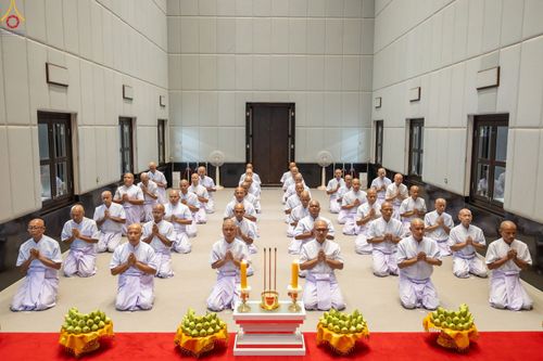 ภาพ No.350776:วันที่ 19 กันยายน พ.ศ.2569 พิธีบรรพชาอุปสมบท โครงการอุปสมบทหมู่บูชาธรรม ครบรอบ 109 ปี วันครูผู้ค้นพบวิชชาธรรมกาย ณ โบสถ์พระไตรปิฏก วัดพระธรรมกาย