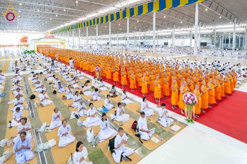 ภาพ No.308705:วันที่ 1 กุมภาพันธ์ พ.ศ. 2569 พิธีรับประกาศนียบัตร และพระของขวัญพระธรรมยาตรา ณ สภาธรรมกายสากล วัดพระธรรมกาย จ.ปทุมธานี