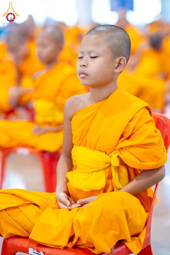 ภาพ No.318338:วันอาทิตย์ต้นเดือนที่ 5 เมษายน พ.ศ.2569 พิธีบูชาข้าวพระ ณ สภาธรรมกายสากล วัดพระธรรมกาย